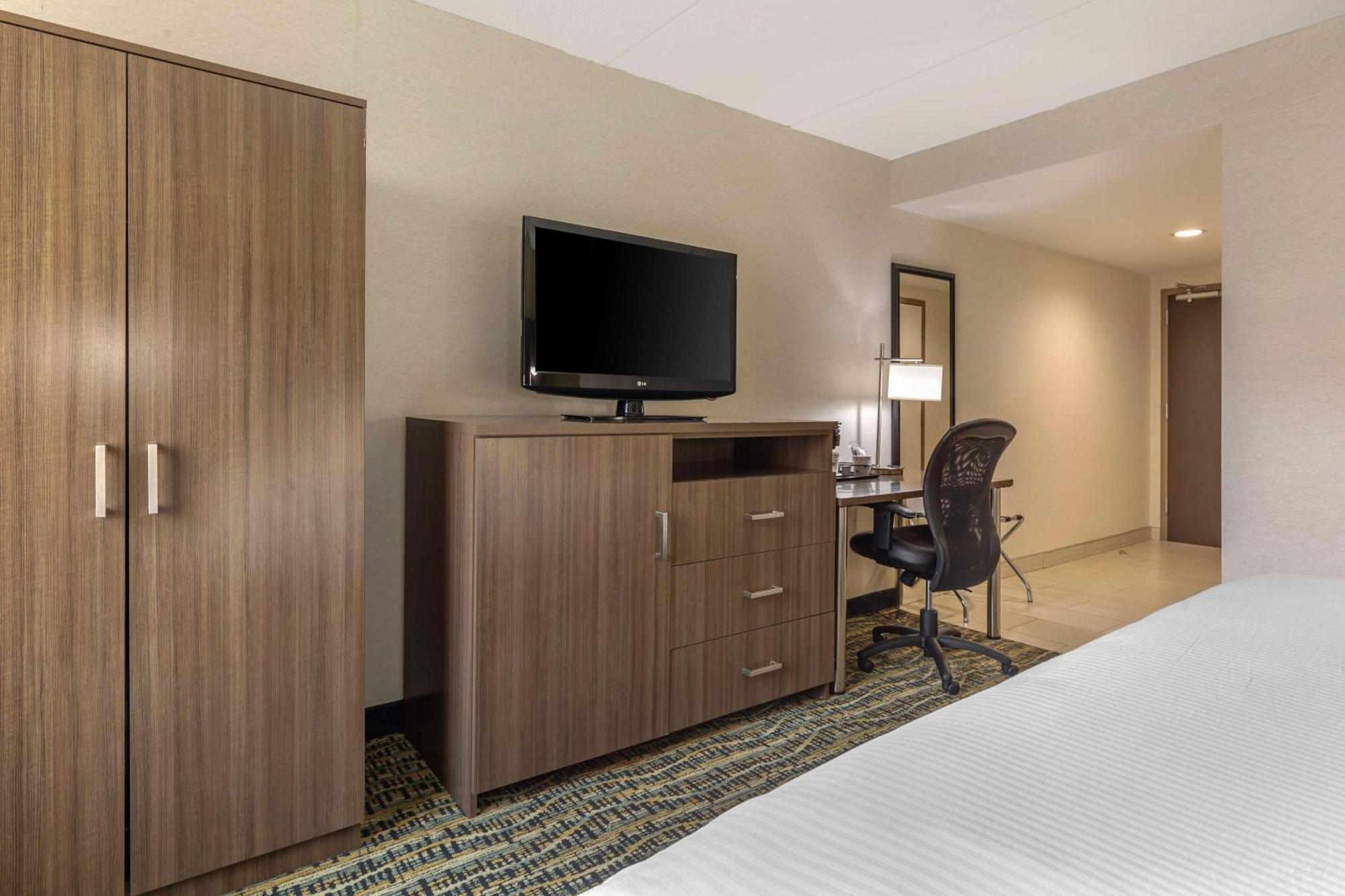 Best Western Plus New Englander Уоберн Экстерьер фото