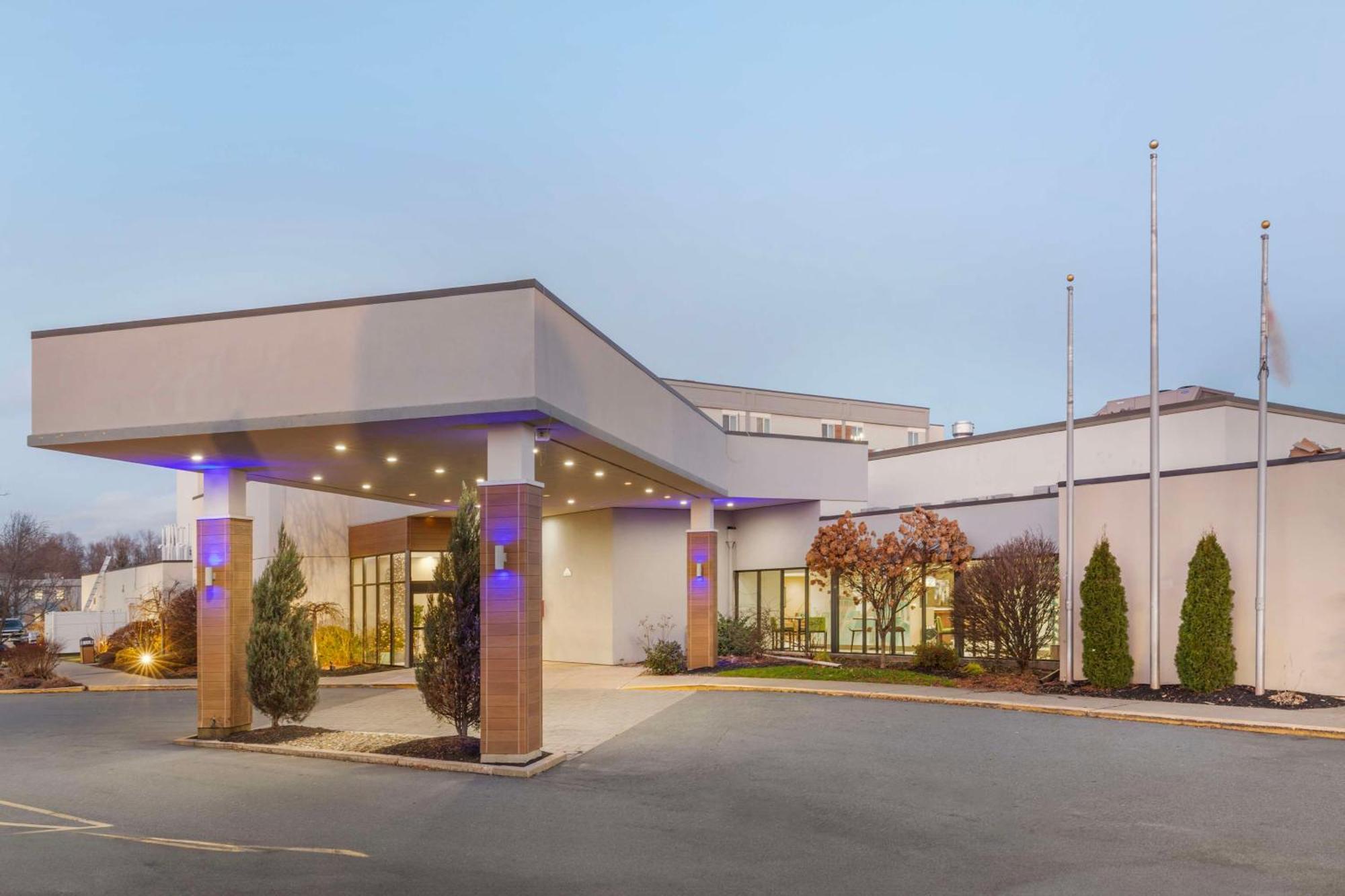Best Western Plus New Englander Уоберн Экстерьер фото