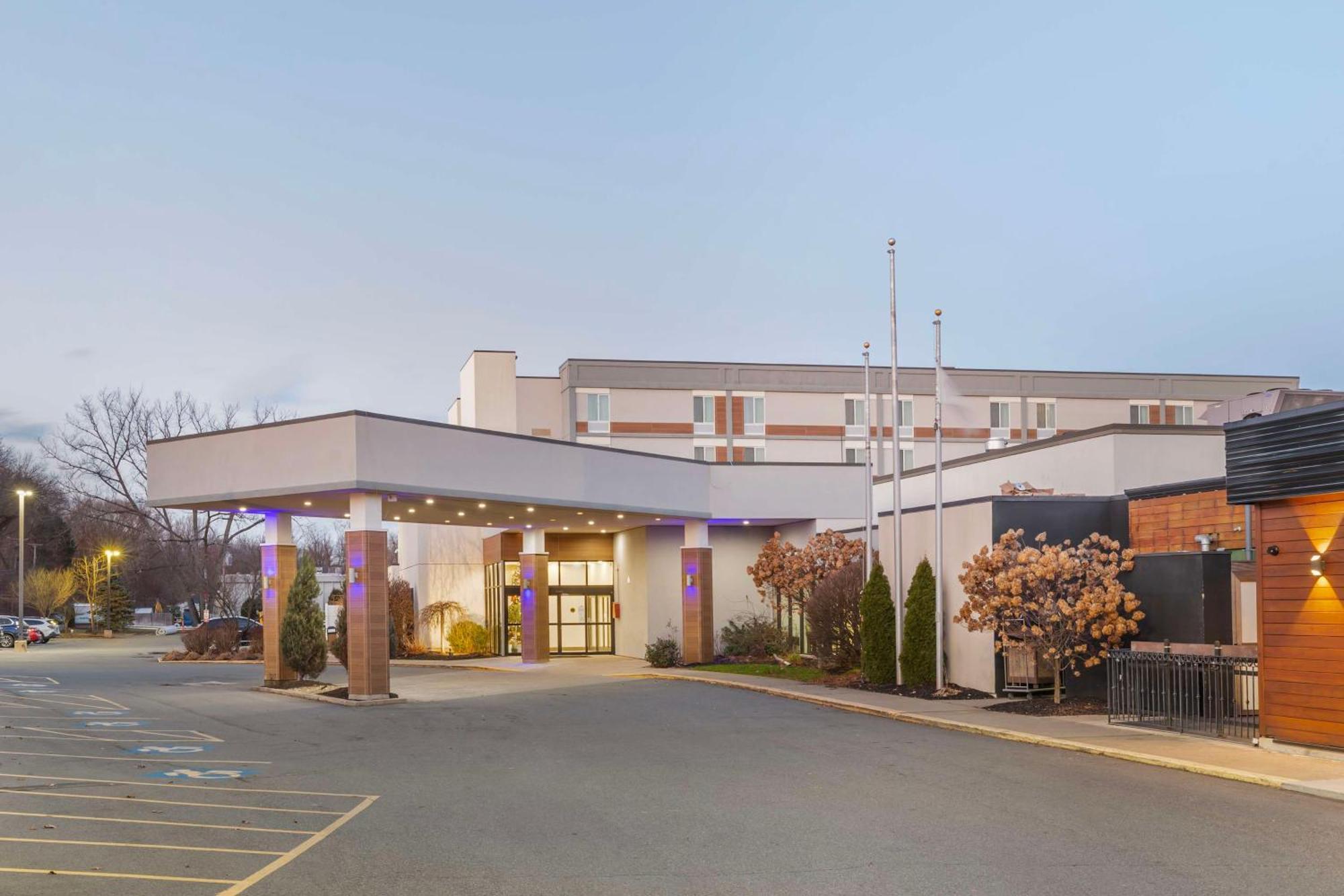 Best Western Plus New Englander Уоберн Экстерьер фото